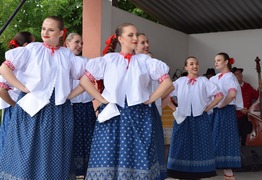 występ zespołu na scenie w śmigielskim amfiteatrze (photo)