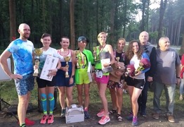 zwycięzcy świętojańskich biegów w kategorii kobiet z organizatorami (photo)