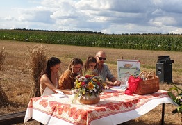 promocja książki w plenerze w Radomicku (photo)