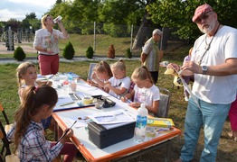 praca w plenerze z udziałem dzieci (photo)