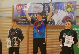 zawodnicy na podium (photo)