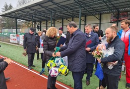 goście składają gratulacje Burmistrz Śmigla (photo)