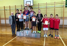 zawodnicy na podium (photo)