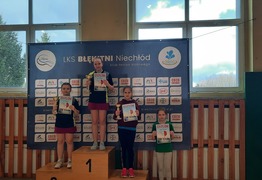 zawodniczki na podium (photo)