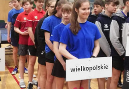zawodnicy KS Polonia Śmigiel podczas rozpoczęcia zawodów (photo)