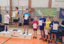 zawodnicy na podium (photo)