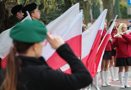 uroczysty apel pod tablicą hm. Łukomskiego (photo)