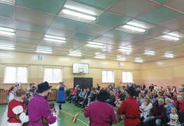 kapela z widoczną widownią (photo)
