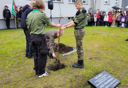 sadzenie Dębu Pamięci (photo)