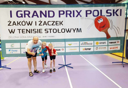 zawodnicy Polonii z trenerem (photo)