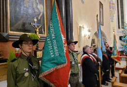 poczty sztandarowe podczas mszy św. (photo)