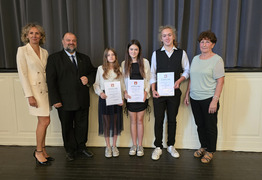  (photo)
